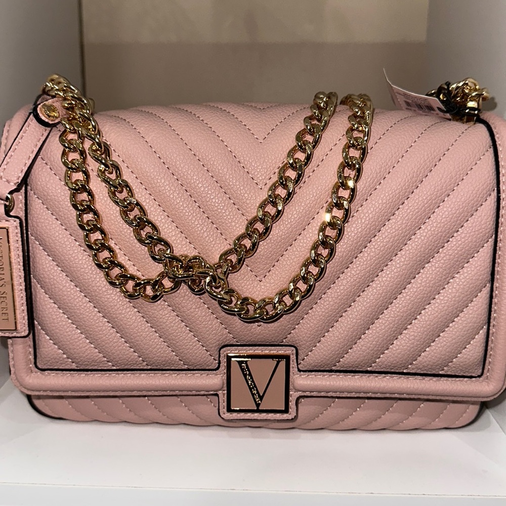 Brand new VS pink purse. Perfect for any occasion💗✨